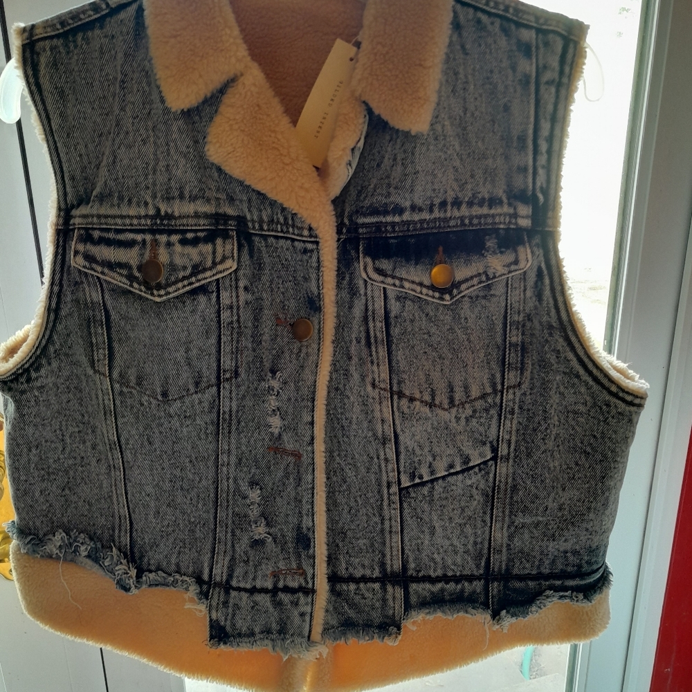 Jean vest size large from bke
